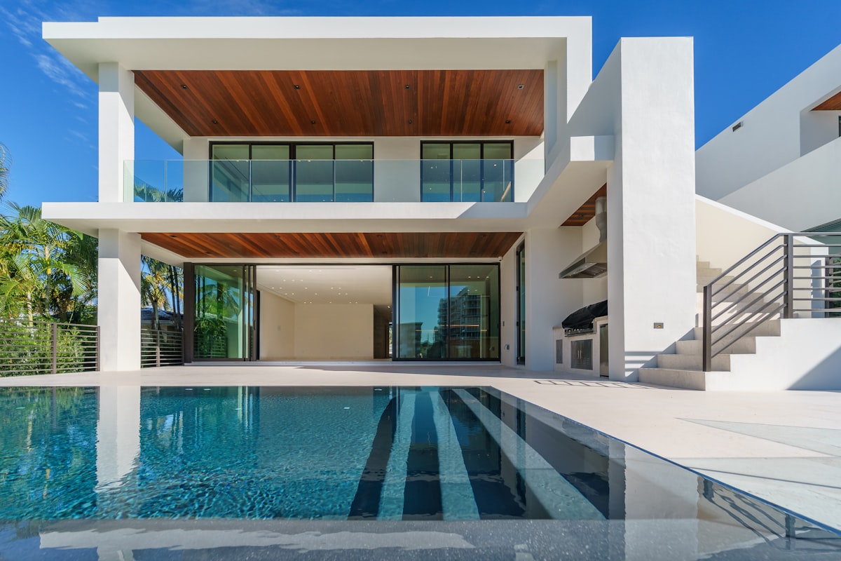 Waterfront villa with infinity pool in Miami Beach